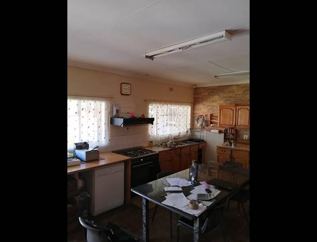 5 BEDROOM HOUSE TO LET IN PROTEA PARK